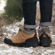 Load image into Gallery viewer, Yosemite Trail Men&#39;s Hiking Boots
